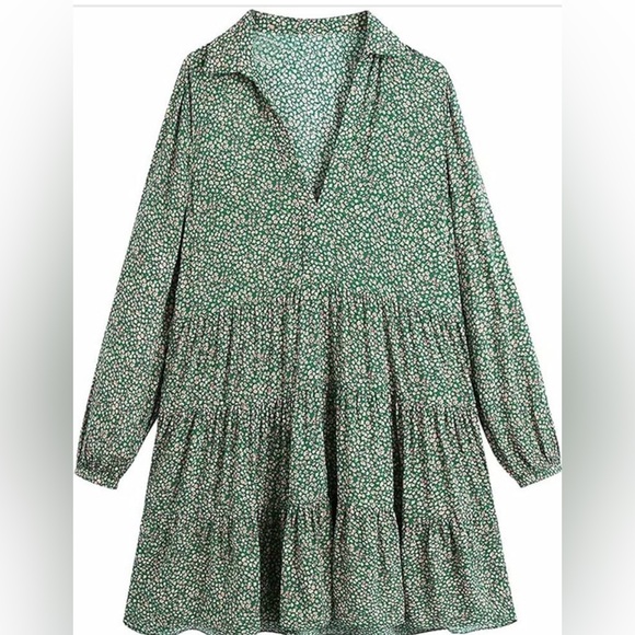 Dresses & Skirts - Floral Green Dress